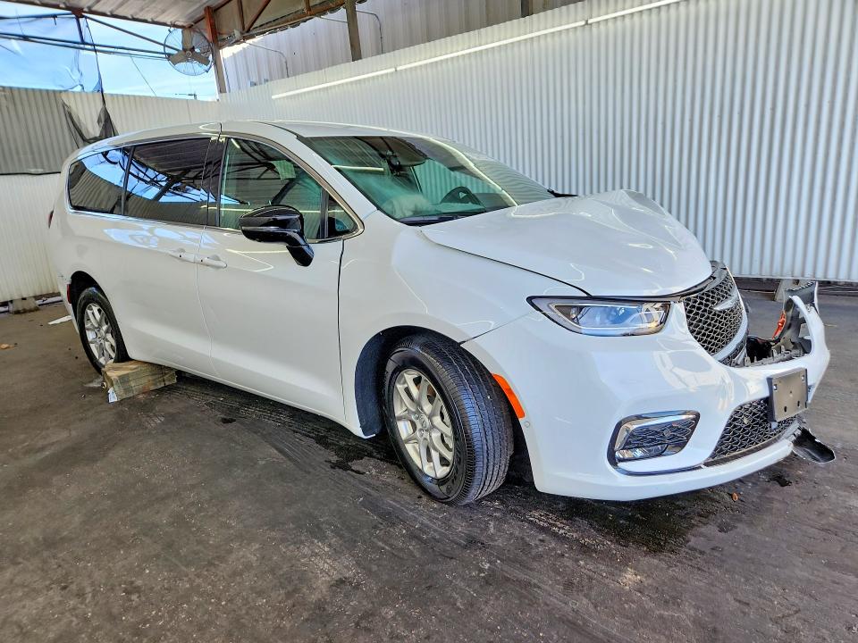 Photo 4 from auction – 2026 CHRYSLER PACIFICA with VIN 2C4RC1BGXTR280941