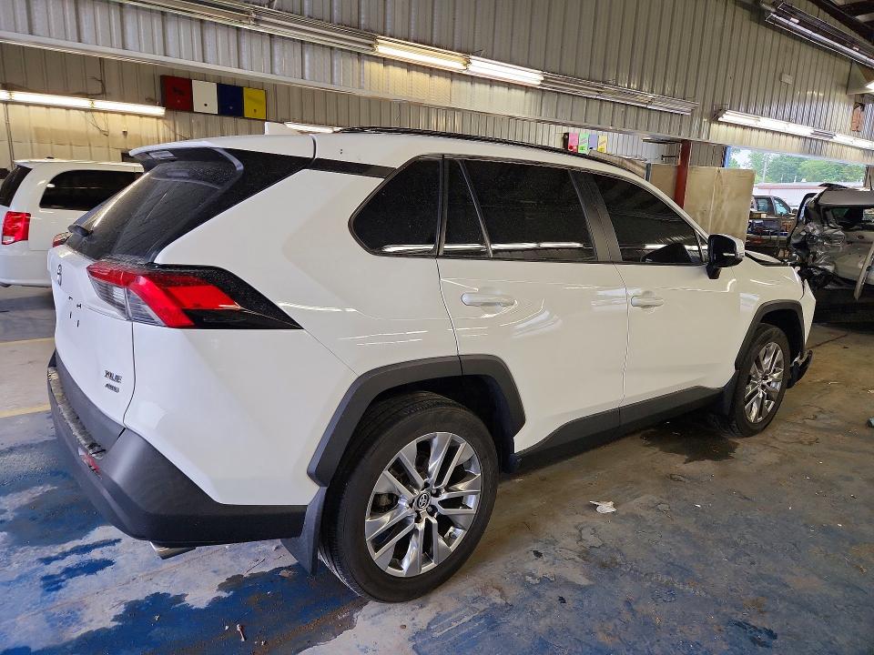 Photo 3 from auction – 2019 TOYOTA RAV4 with VIN 2T3A1RFV9KW079272