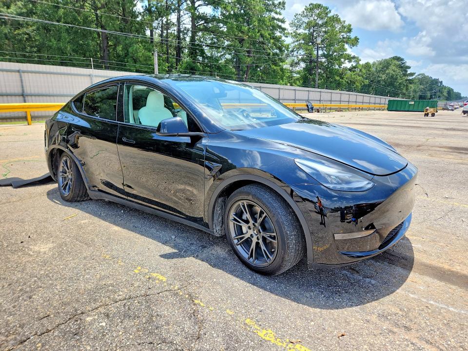 Photo 4 from auction – 2024 TESLA MODEL Y with VIN 7SAYGDEDXRF103672