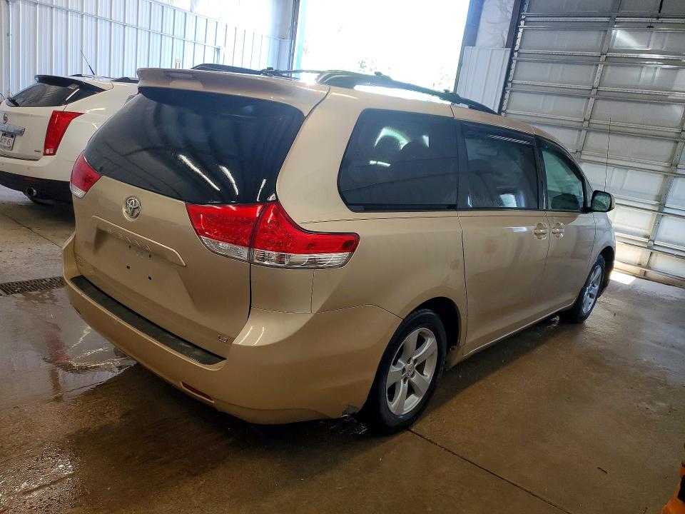 Photo 3 from auction – 2011 TOYOTA SIENNA with VIN 5TDKK3DC7BS008699