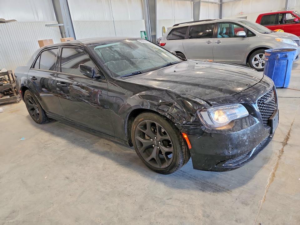 Photo 4 from auction – 2023 CHRYSLER 300 with VIN 2C3CCAAGXPH676911