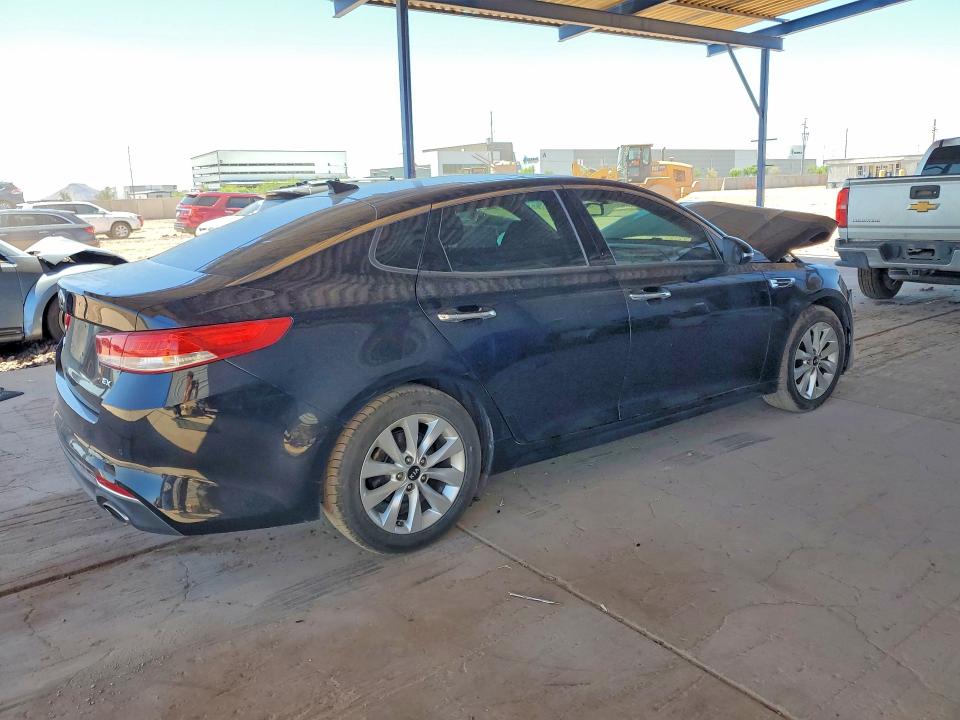 Photo 3 from auction – 2018 KIA OPTIMA with VIN 5XXGU4L35JG239057