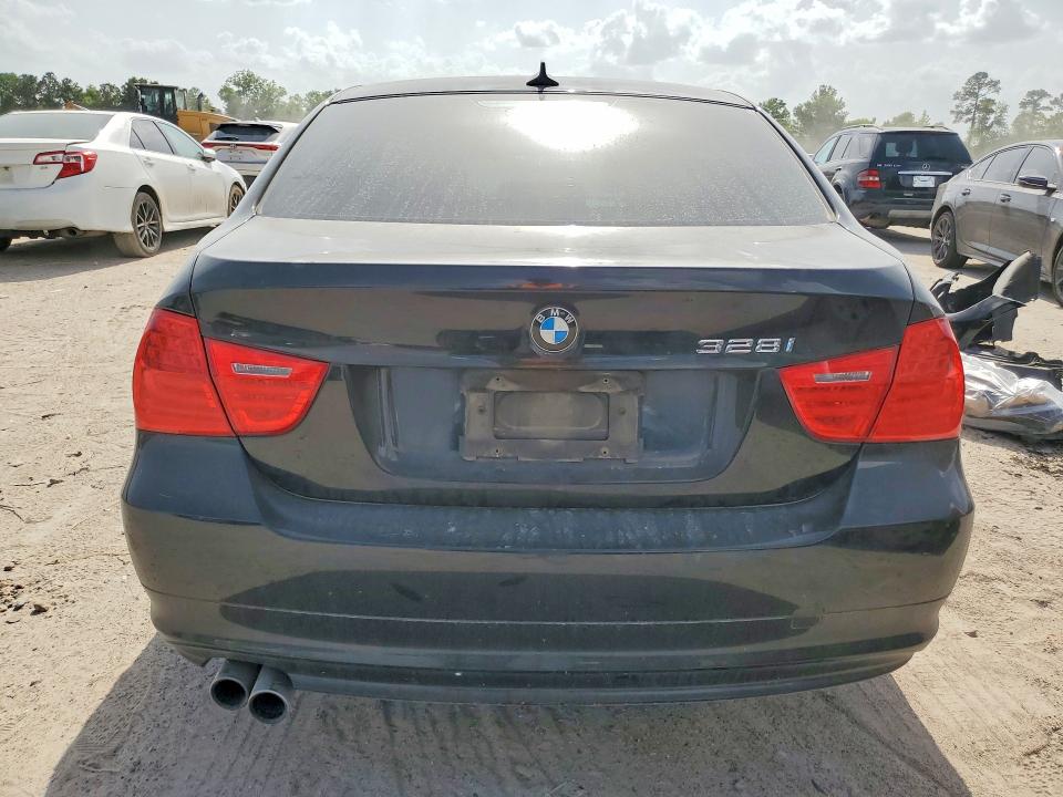 Photo 6 from auction – 2011 BMW 328I with VIN WBAPH7C58BE683043
