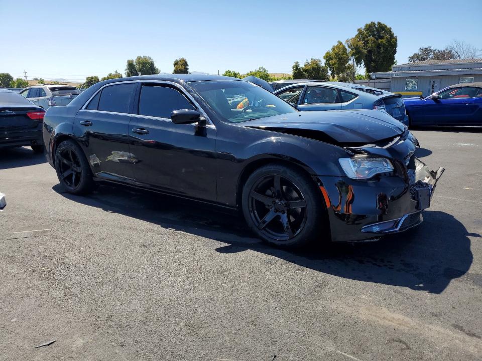 Photo 4 from auction – 2016 CHRYSLER 300 with VIN 2C3CCAAG2GH234091