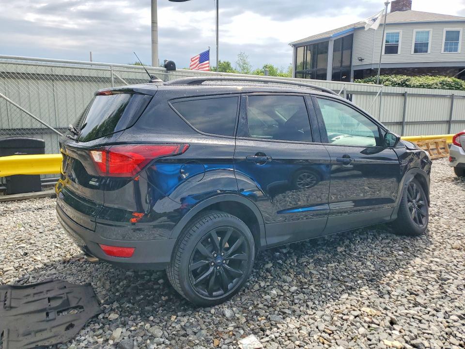 Photo 3 from auction – 2019 FORD ESCAPE with VIN 1FMCU9GD8KUB18772