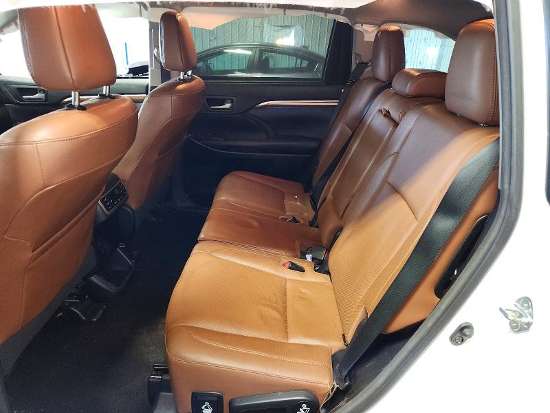 Photo 11 from auction – 2017 TOYOTA HIGHLANDER with VIN 5TDDZRFH4HS422743