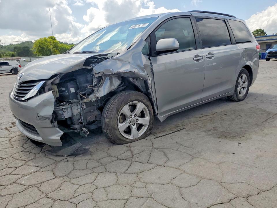2011 TOYOTA SIENNA