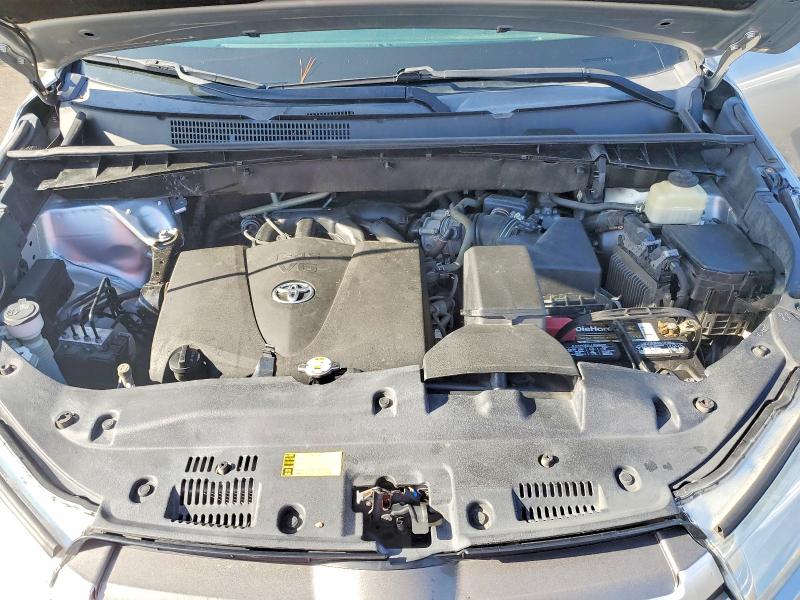 Photo 12 from auction – 2018 TOYOTA HIGHLANDER with VIN 5TDZZRFHXJS243165
