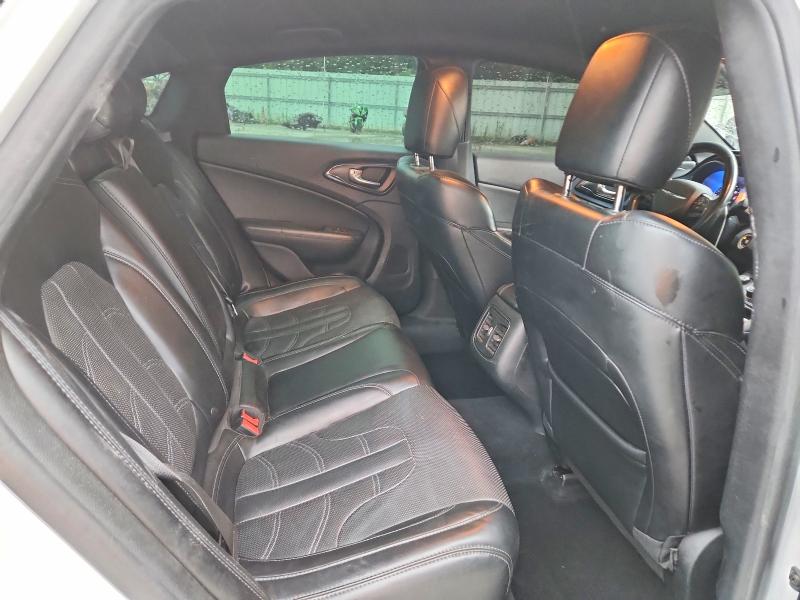 Photo 10 from auction – 2015 CHRYSLER 200 with VIN 1C3CCCDG1FN711705