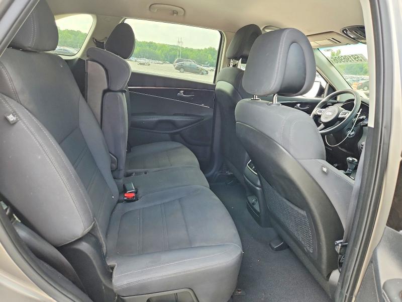 Фото 10 с аукциона – 2016 KIA SORENTO с VIN 5XYPG4A38GG040955