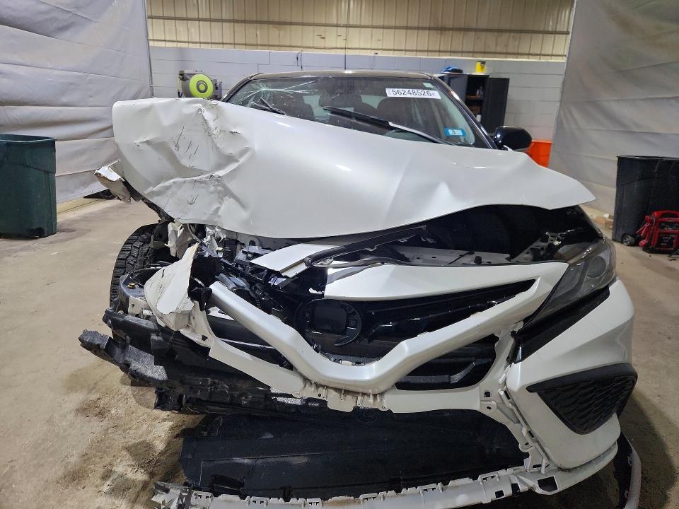 Photo 5 from auction – 2022 TOYOTA CAMRY with VIN 4T1K31AK5NU043444