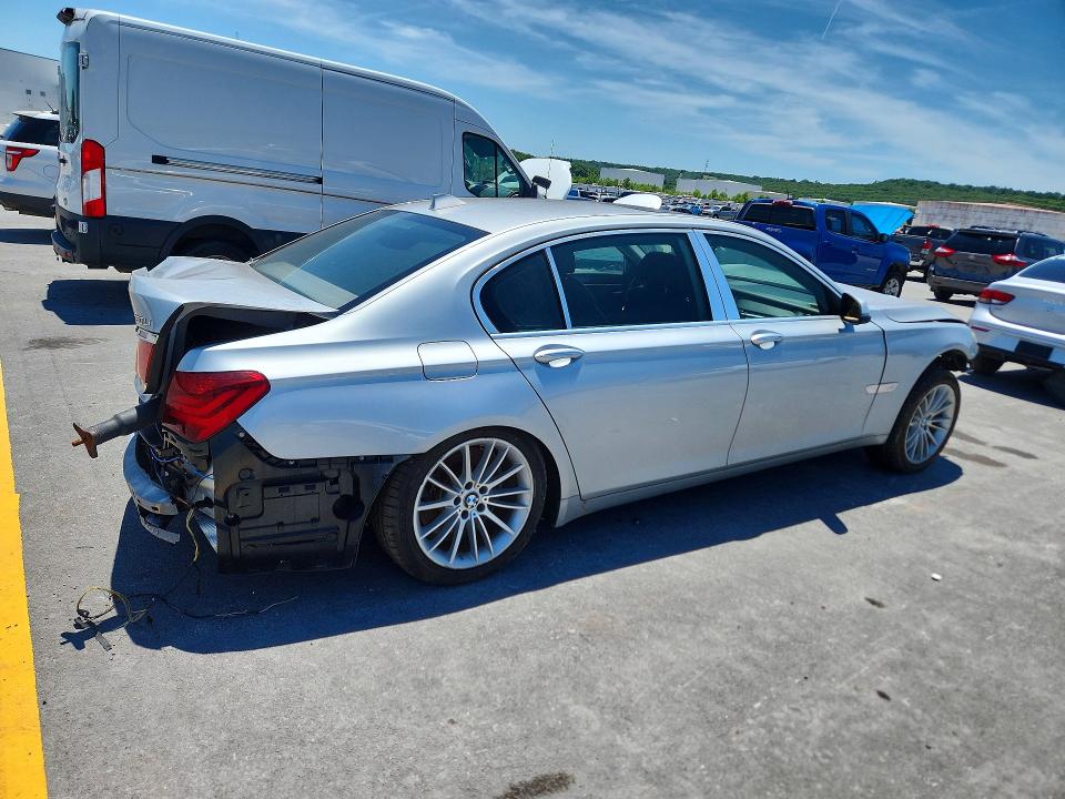 Photo 3 from auction – 2013 BMW 750 with VIN WBAYF8C58DD141062
