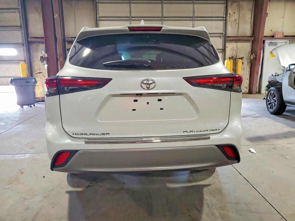 Photo 6 from auction – 2025 TOYOTA HIGHLANDER with VIN 5TDKDRBH0SS581634