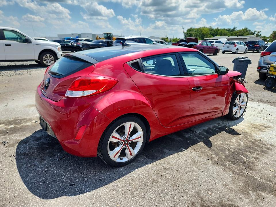 Photo 3 from auction – 2017 HYUNDAI VELOSTER with VIN KMHTC6AD0HU320492