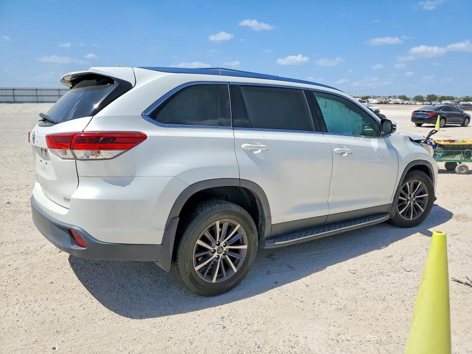 Photo 3 from auction – 2019 TOYOTA HIGHLANDER with VIN 5TDKZRFH4KS339747
