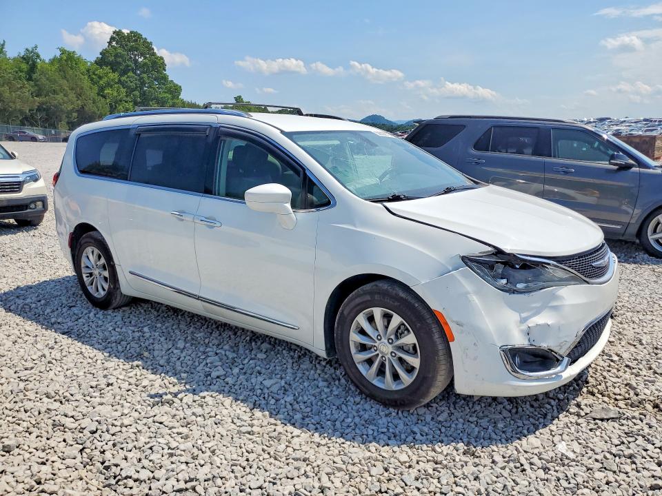 Photo 4 from auction – 2018 CHRYSLER PACIFICA with VIN 2C4RC1BG0JR120113