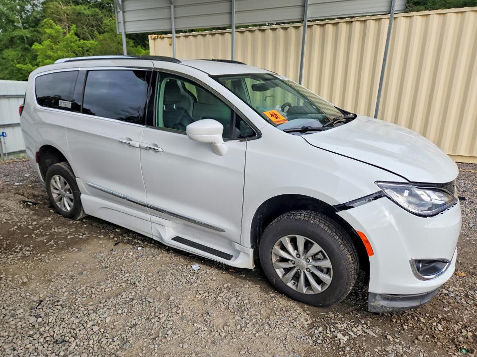 Photo 4 from auction – 2018 CHRYSLER PACIFICA with VIN 2C4RC1BG5JR217484