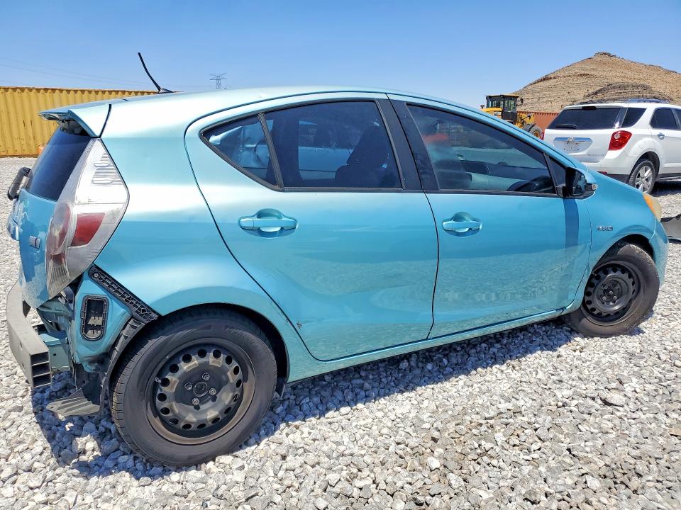 Снимка 3 от търг – 2012 TOYOTA PRIUS C с VIN JTDKDTB31C1002585