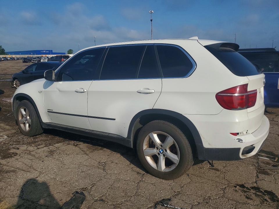 Foto 2 de la subasta – 2011 BMW X5 con VIN 5UXZV8C50BL419304