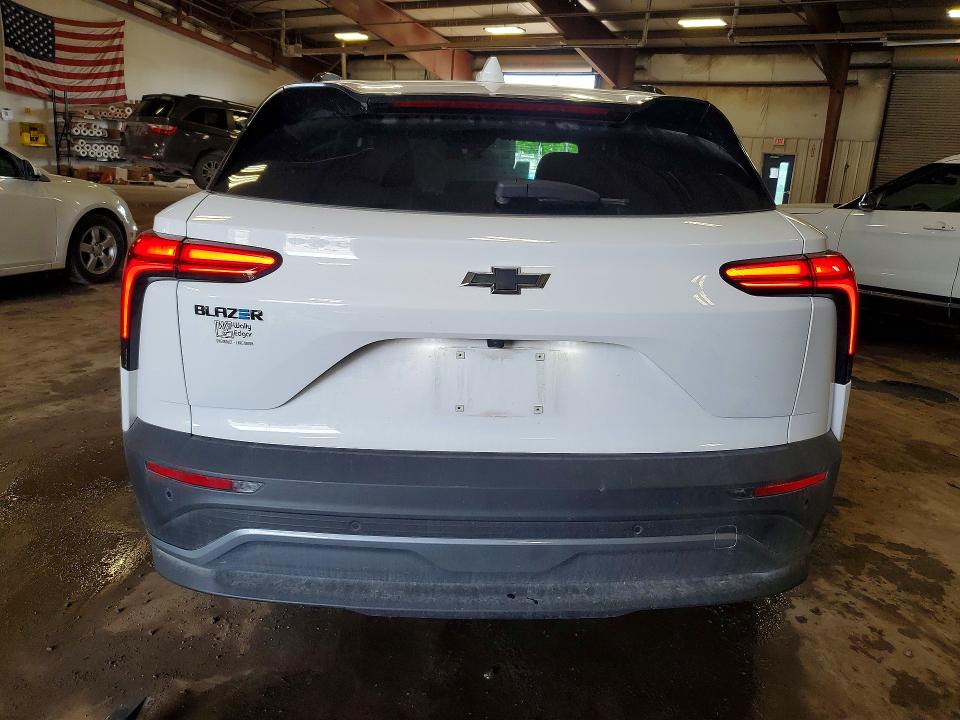 Photo 6 from auction – 2025 CHEVROLET BLAZER with VIN 3GNKDBRM6SS176424
