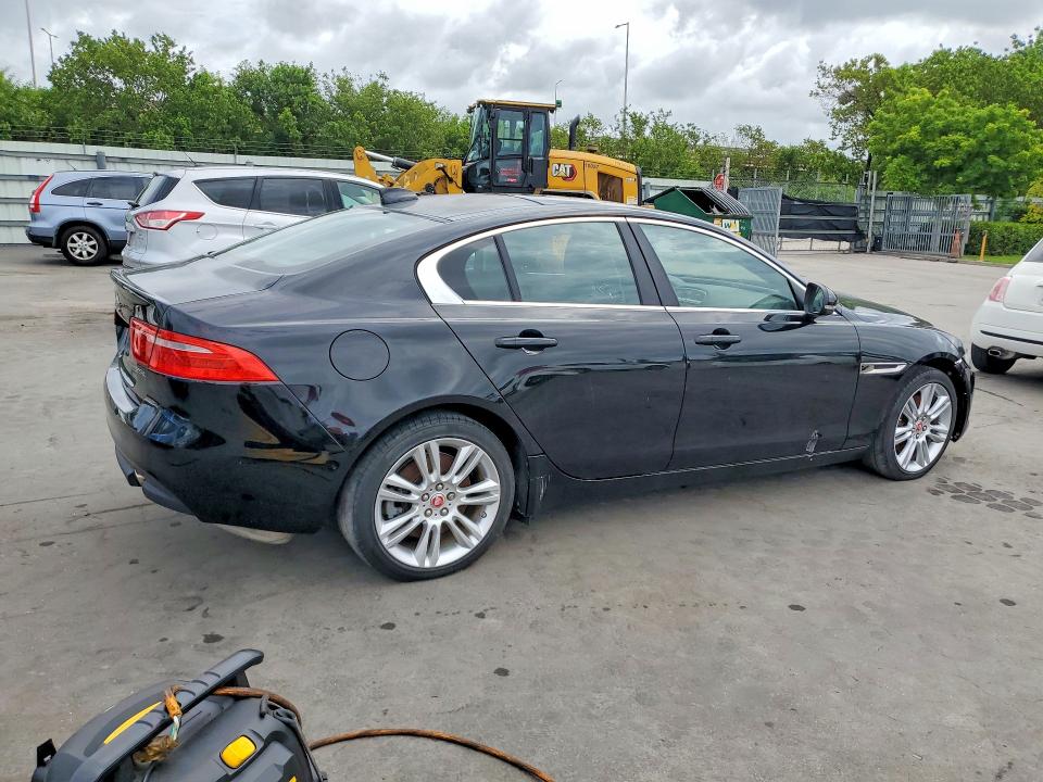 Zdjęcie 3 z aukcji – 2019 JAGUAR XE z VIN SAJAD4FX3KCP46739