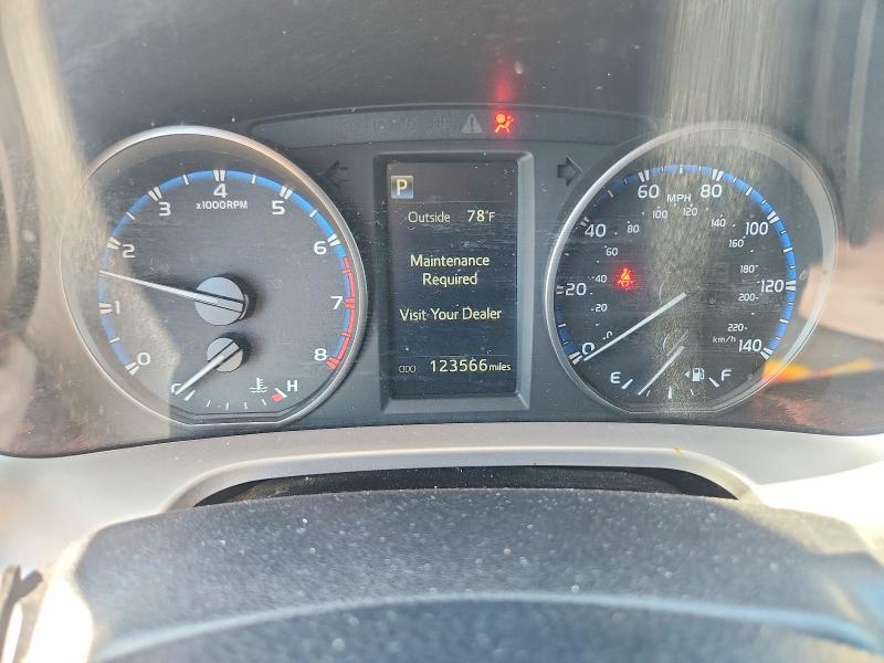 Photo 9 from auction – 2017 TOYOTA RAV4 with VIN JTMZFREVXHJ710060
