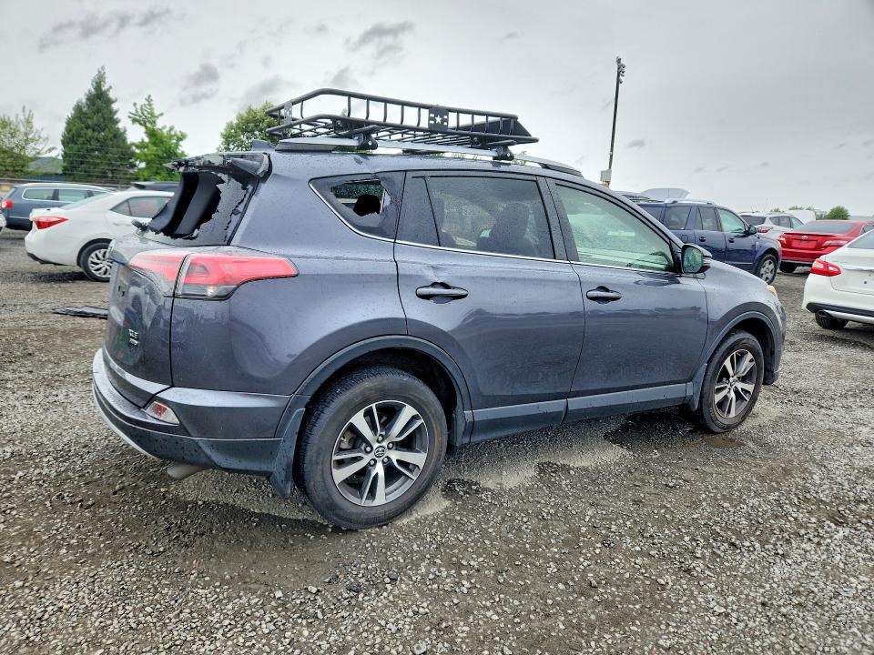 Photo 3 from auction – 2018 TOYOTA RAV4 with VIN JTMRFREV1JD226461