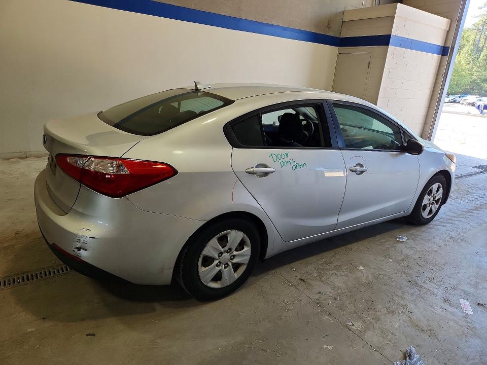 Photo 3 from auction – 2015 KIA FORTE with VIN KNAFX4A60F5359440