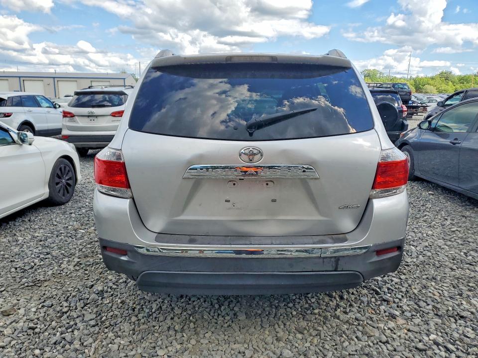 Photo 6 from auction – 2013 TOYOTA HIGHLANDER with VIN 5TDBK3EH0DS179226