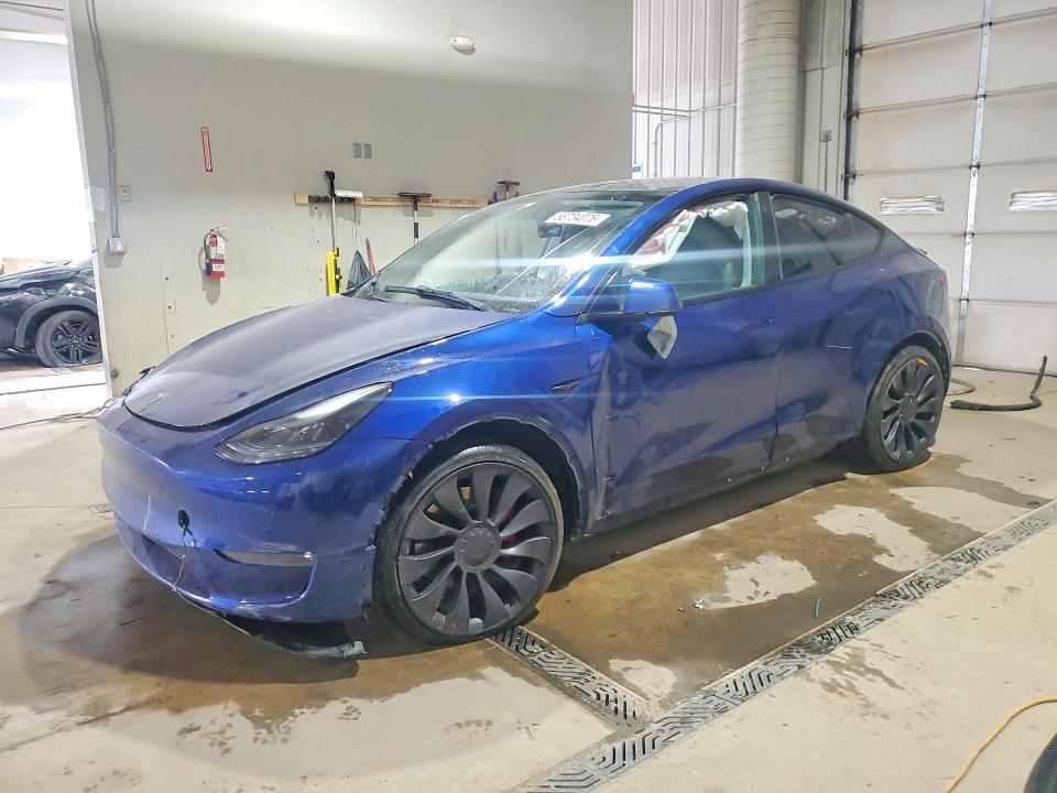 TESLA MODEL Y 2022 with VIN 7SAYGDEF1NF532078 - Photo from auction