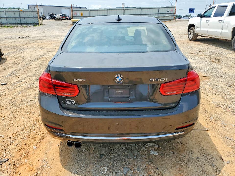 صورة رقم 6 من المزاد - 2017 BMW 330 مع VIN WBA8D9C52HK678023