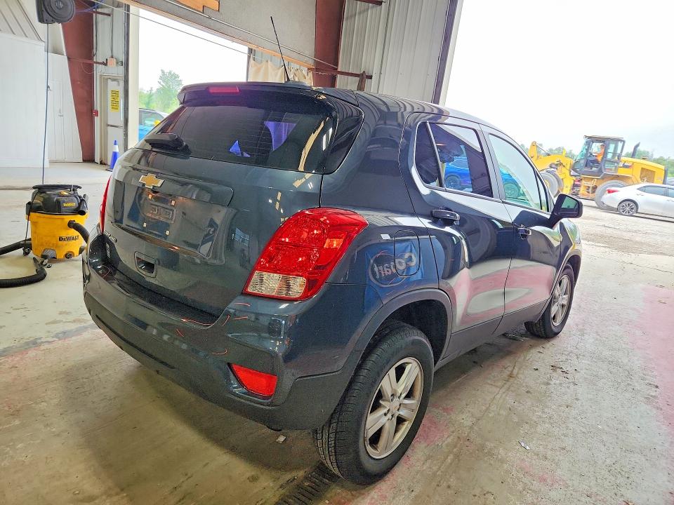 Photo 3 from auction – 2021 CHEVROLET TRAX with VIN KL7CJNSB2MB350291