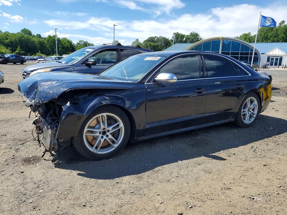 2013 AUDI S8