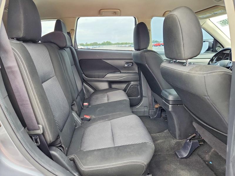 Снимка 11 от търг – 2016 MITSUBISHI OUTLANDER с VIN JA4AZ3A31GZ003199