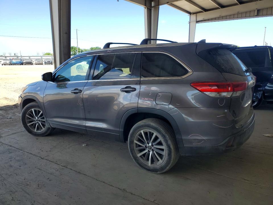 Photo 2 from auction – 2017 TOYOTA HIGHLANDER with VIN 5TDKZRFH7HS518454