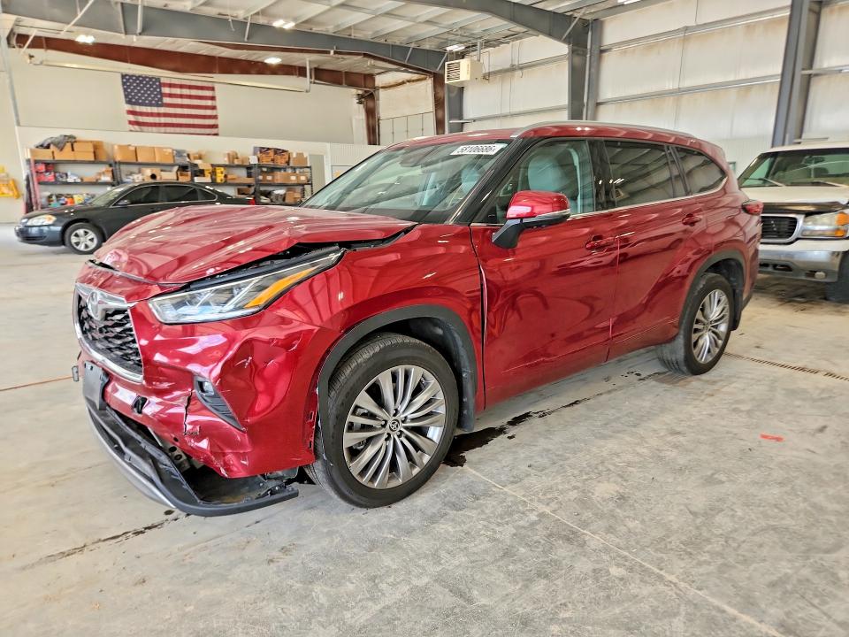 TOYOTA HIGHLANDER 2023 with VIN 5TDKDRBH2PS046778 - Photo from auction