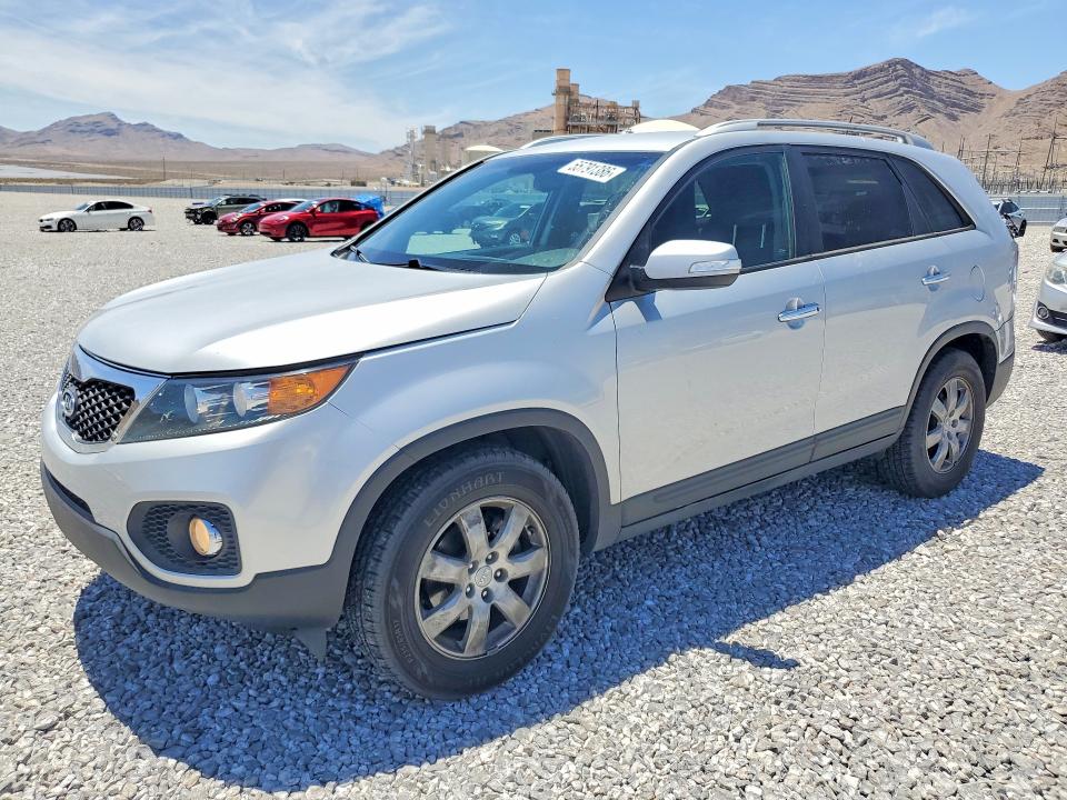 KIA SORENTO 2013 with VIN 5XYKT3A61DG418118 - Photo from auction