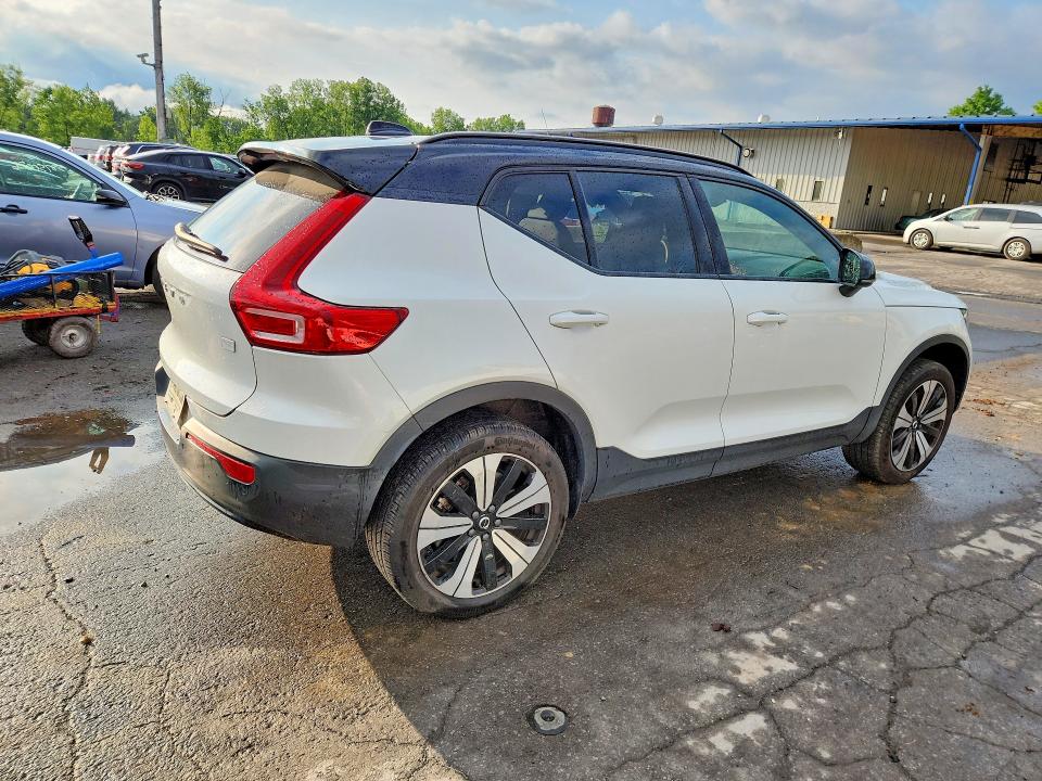 Photo 3 from auction – 2023 VOLVO XC40 with VIN YV4ED3UW8P2072621
