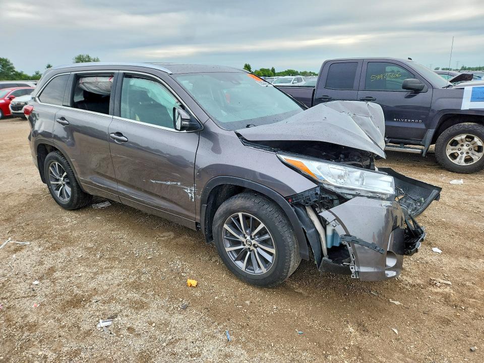 Photo 4 from auction – 2018 TOYOTA HIGHLANDER with VIN 5TDJZRFHXJS854925