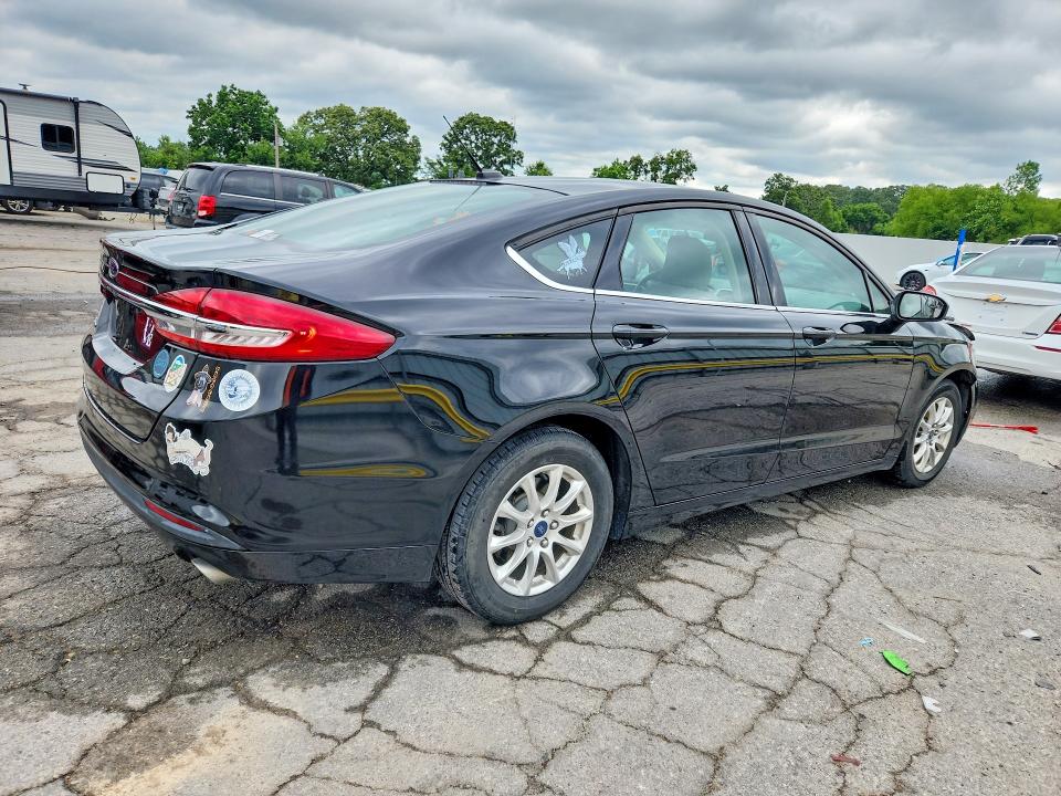 Photo 3 from auction – 2018 FORD FUSION with VIN 3FA6P0G71JR195137