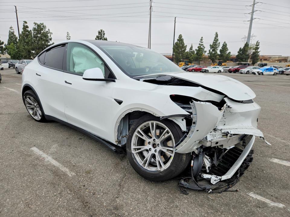 Photo 4 from auction – 2021 TESLA MODEL Y with VIN 5YJYGDEE5MF074645