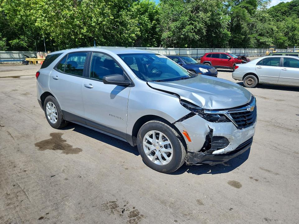 Photo 4 from auction – 2022 CHEVROLET EQUINOX with VIN 2GNAXHEV0N6128814