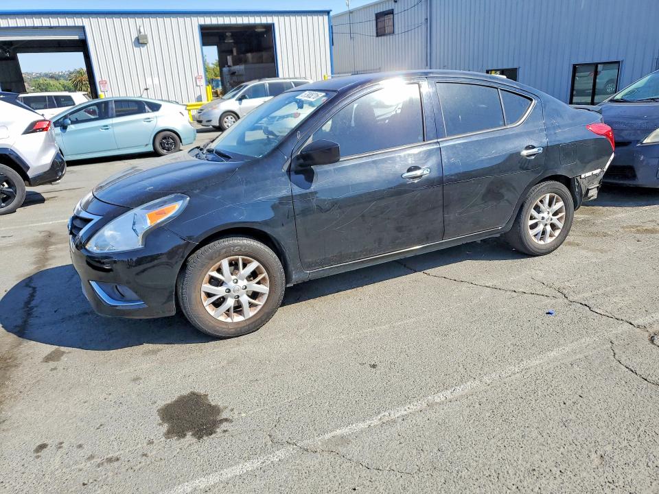 NISSAN VERSA 2018 with VIN 3N1CN7AP5JL832797 - Photo from auction