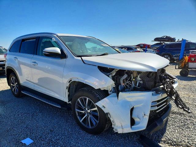 Photo 4 from auction – 2019 TOYOTA HIGHLANDER with VIN 5TDKZRFH3KS565021