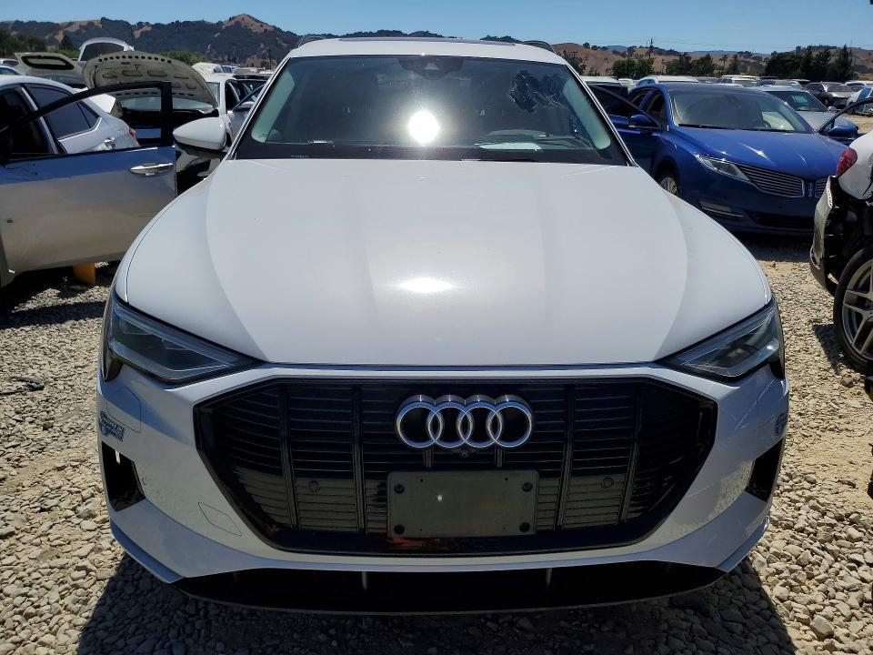 Photo 5 from auction – 2021 AUDI E-TRON with VIN WA1AAAGE4MB022841