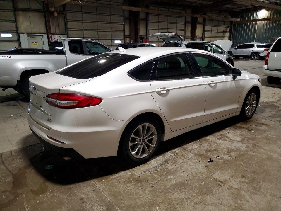 Photo 3 from auction – 2019 FORD FUSION with VIN 3FA6P0HDXKR214435