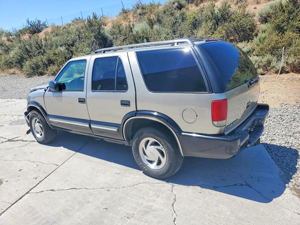 Photo 2 from auction – 2000 CHEVROLET BLAZER with VIN 1GNDT13W6Y2263115