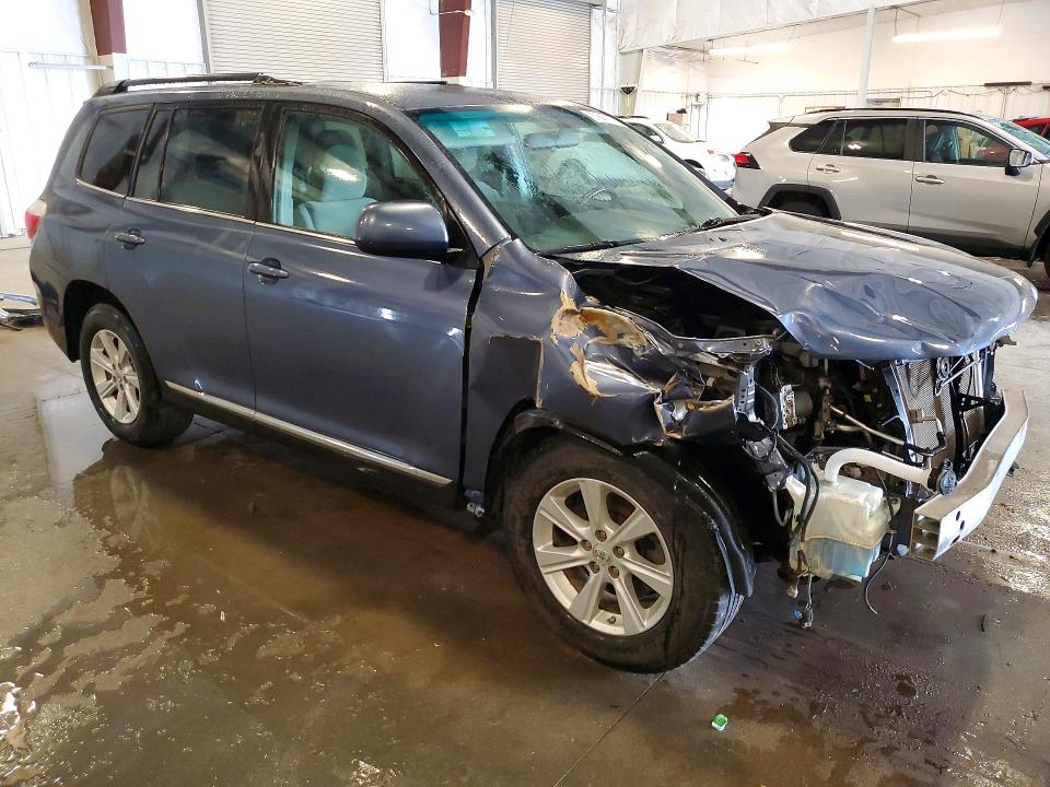 Photo 4 from auction – 2011 TOYOTA HIGHLANDER with VIN 5TDBK3EH7BS066077