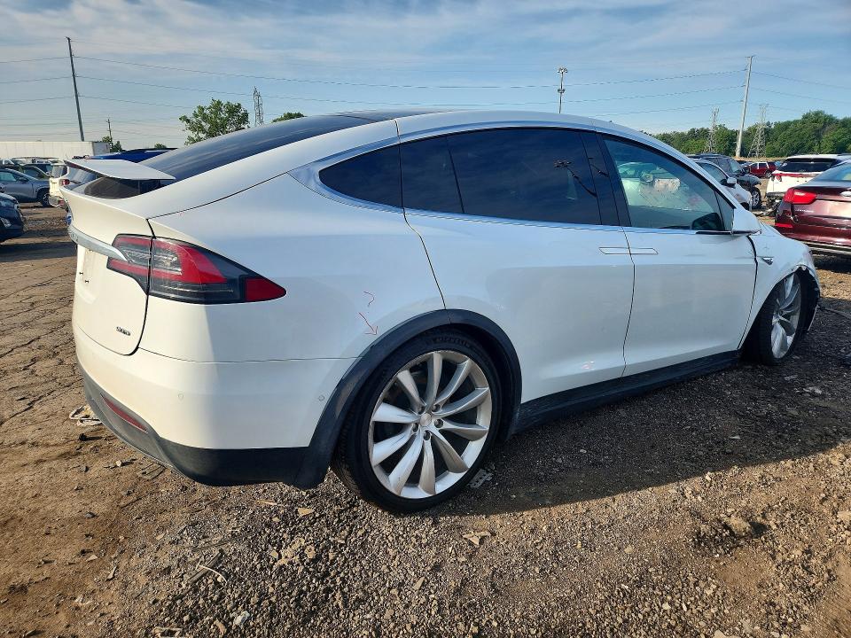 Photo 3 from auction – 2016 TESLA MODEL X with VIN 5YJXCBE2XGF014527