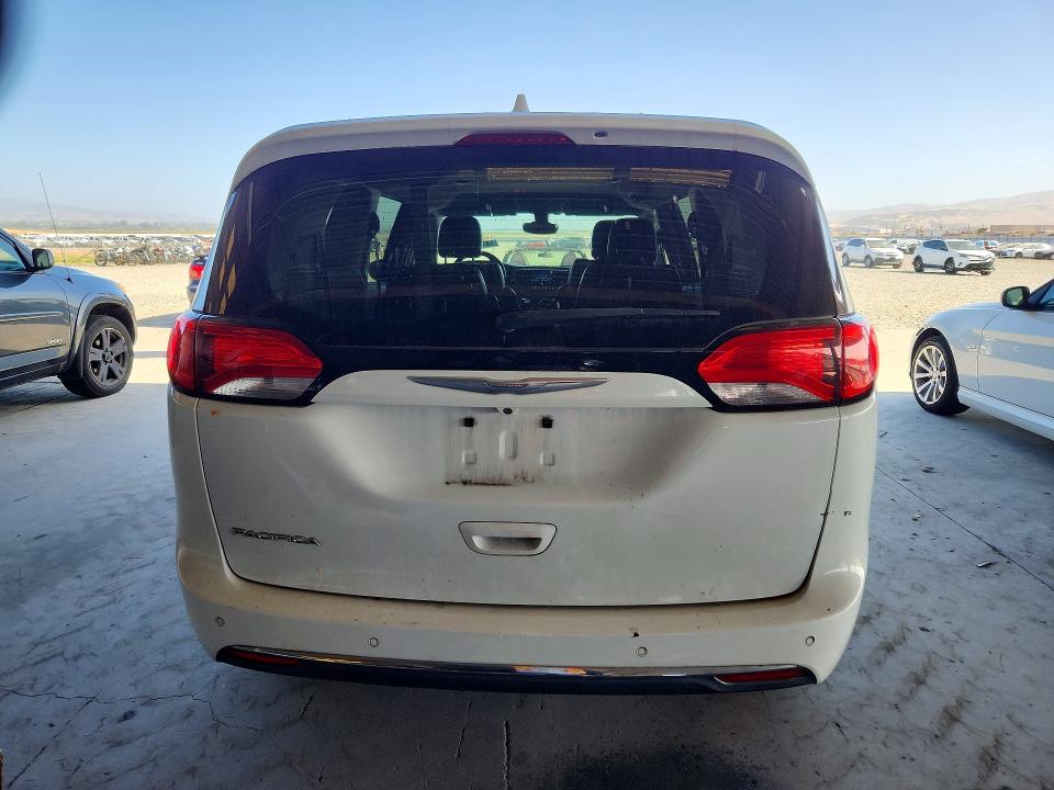 Photo 6 from auction – 2017 CHRYSLER PACIFICA with VIN 2C4RC1BG1HR535399